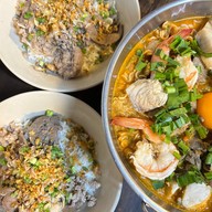 อากู๋ ข้าวต้ม มาม่า เจ้าเก่าแยกสตรี