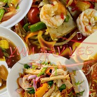 YUM SAY YES ตลาดโต้รุ่ง