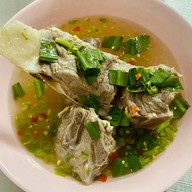 เมนูของร้าน แม่อำไพโจ๊กก๋วยจั้บต้มเส้น