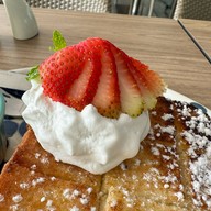 ห้องอาหาร EAT โรงแรม โอโซ่ นอร์ธ พัทยา