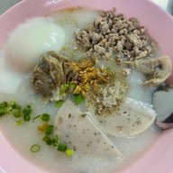 แม่อำไพโจ๊กก๋วยจั้บต้มเส้น