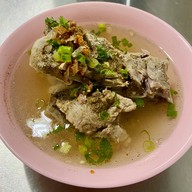 เมนูของร้าน แม่อำไพโจ๊กก๋วยจั้บต้มเส้น
