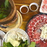 บ้านไร่ แจ่วฮ้อน พานทอง