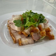 ร้านสามใจ ข้าวหมูแดง ข้าวหมูกรอบ สูตรนครปฐม สวนเสือศรีราชา