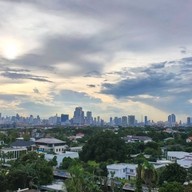 โรงแรมทอมสัน หัวหมาก