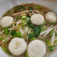 ก๋วยเตี๋ยวลูกชิ้นหมู วัดพระศรีฯบางเขน (เจ้าเก่า)สาขาลาดปลาเค้าByเจ๊หมวย ลาดปลาเค้า กม.2