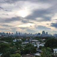 โรงแรมทอมสัน หัวหมาก