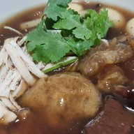 กระเพาะปลาน้ำแดงเยาวราช ก๋วยจั๊บญวน By นายสกล