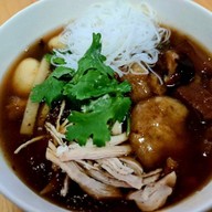 กระเพาะปลาน้ำแดงเยาวราช ก๋วยจั๊บญวน By นายสกล