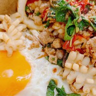 ครัวเจ้ป้อม (ข้าวกะเพราไข่ข้น สุกี้ ตามสั่ง)