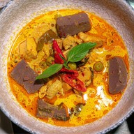 กะเพรายามดึก และเขียวหวานไก่(home kitchen)