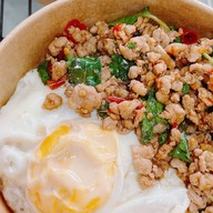 ครัวเจ้ป้อม (ข้าวกะเพราไข่ข้น สุกี้ ตามสั่ง)