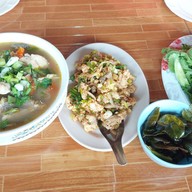 ร้านลาบเป็ดกลางทุ่ง