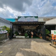 หน้าร้าน ริมคลอง คาเฟ่ หลังตลาดรังสิต