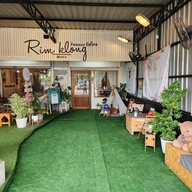 บรรยากาศ ริมคลอง คาเฟ่ หลังตลาดรังสิต