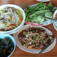ร้านลาบเป็ดกลางทุ่ง