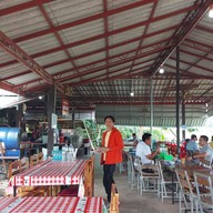 ร้านลาบเป็ดกลางทุ่ง