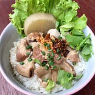 ก้วง เป็ดย่าง ซี่โครงหมูย่าง ครุใน ไนซ์ มาร์เก็ต