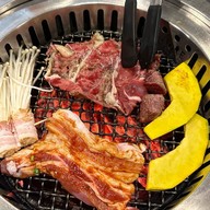 Oreno Sushi x Nitengyu Yakiniku ลาดปลาเค้า