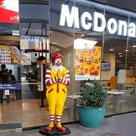 หน้าร้าน McDonald's 101 The Third Place