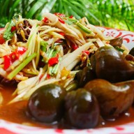 Ticha’s Tam Zaab  ติชาตำแซ่บ ตลาดรันเวย์