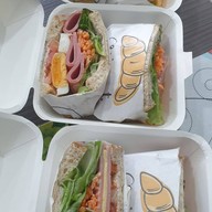 รับอรุณอาหารเช้า&แซนวิช เมนูข้าวอร่อย กะเพรา  ไข่กระทะ ท่าอิฐ