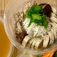 ก๋วยจั๊บญวน กะเพรา T&T 1