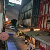 หน้าร้าน Make Me Mango ท่าเตียน