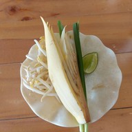 เมนูของร้าน มนฑ์สรวง ผัดไทห่อไข่