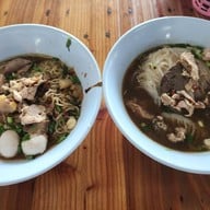 เมนูของร้าน ร้านก๋วยเตี๋ยวกำนันเปี๊ยก ปทุมสายใน