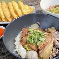 กันเอง ก๋วยเตี๋ยวเนื้อตุ๋น หมูตุ๋น เลียบคลอง5 ลำลูกกา