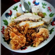เมนูของร้าน เกี๊ยวปลานายเคี้ยมเจ้าเก่า 60 ปี