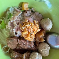 เมนูของร้าน ก๋วยเตี๋ยวเนื้อ ป้ายิน