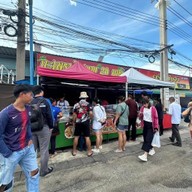 ร้านกะเพรา ริมทาง ถนนพุทธสาคร