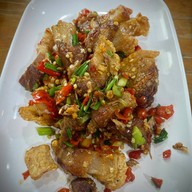 เมนูของร้าน ราดหน้ายอดผักบ้านบดินทร์ ลาดพร้าว 112