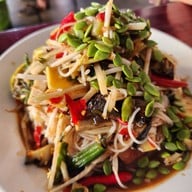 ส้มตำกำแพงแตก