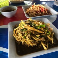 เมนูของร้าน สวาท ลาบยโส