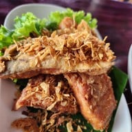 ส้มตำกำแพงแตก