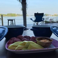 บ้านพักริมน้ำศิริพร บางตะบูน