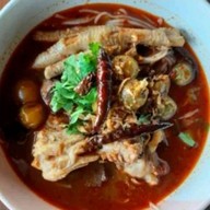 ขนมจีนน้ำเงี้ยวตีนไก่ คุณแม่