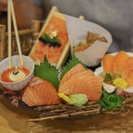 ชานัน เจแปนนีส คุยซีน สาริน