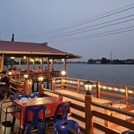 ร้านอาหารครูจุก ริมเจ้าพระยา