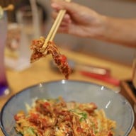 ชานัน เจแปนนีส คุยซีน สาริน