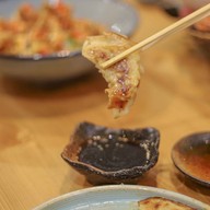 ชานัน เจแปนนีส คุยซีน สาริน