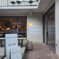 หน้าร้าน Lowide Coffee Bakery