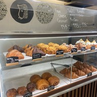 Kenn’s Coffee & Croissant อารีย์