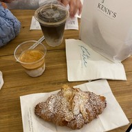 Kenn’s Coffee & Croissant อารีย์