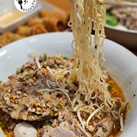 เมนูของร้าน ลุงเอสก๋วยเตี๋ยวหมูต้มยำ เพชรเกษม60 เพชรเกษม60