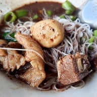 เมนูของร้าน เรือเอก (เตี๋ยวเรือ&ข้าวกระเพรา) เรือเอก (เตี๋ยวเรือ&ข้าวกระเพรา)