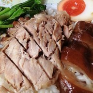 ข้าวขาหมูพี่ปอ